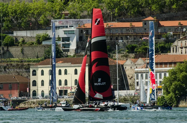 Participants compete in the Extreme Sailing Series — Stock Photo, Image
