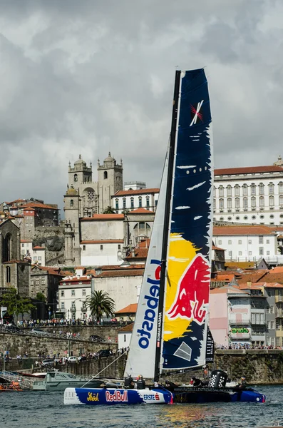 Red Bull Sailing Team compete in the Extreme Sailing Series — Stock Photo, Image