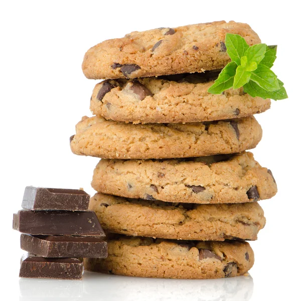 Biscoitos de chocolate com peças de chocolate — Fotografia de Stock