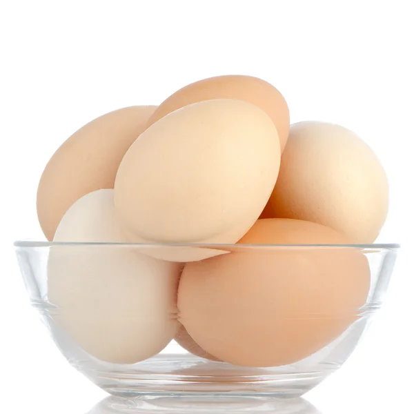 Коричневые яйца в прозрачной миске — стоковое фото