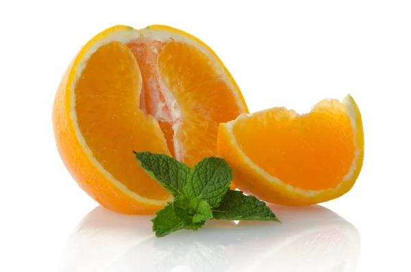 Oranžové ovoce a máty a listy — Stock fotografie