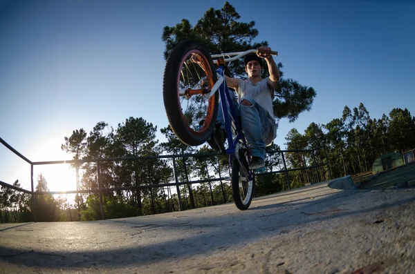 Bmx rider on a ramp — Stock Photo, Image