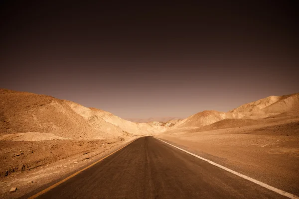 Estrada do deserto escuro — Fotografia de Stock