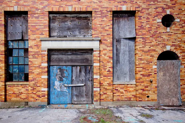Edificio abandonado exterior — Foto de Stock