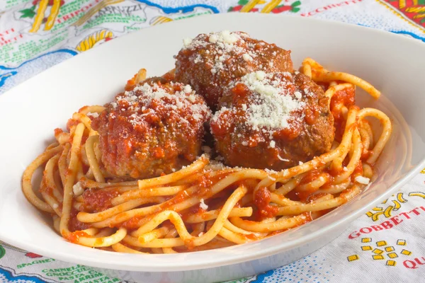 Spagetti ve köfte. — Stok fotoğraf