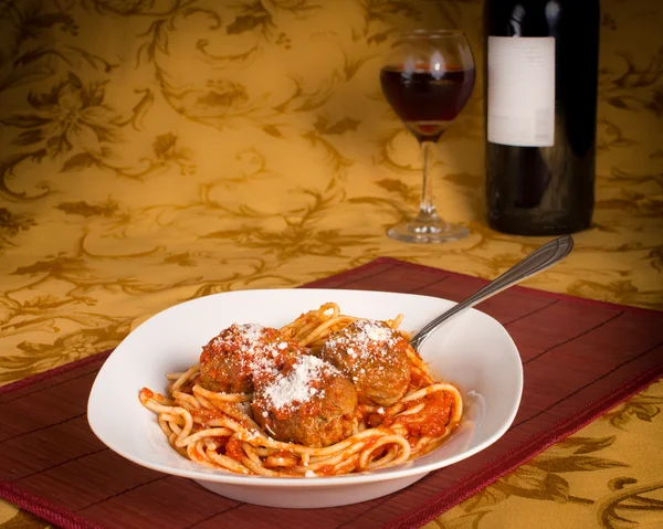 Spagetti ve köfte. — Stok fotoğraf