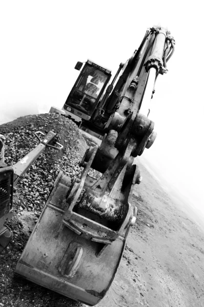 Baggerschaufel gräbt Massen aus — Stockfoto