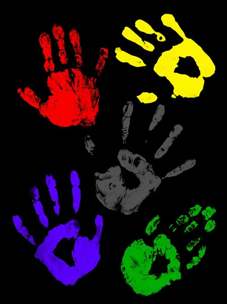 Huellas de manos coloridas sobre un fondo negro — Foto de Stock