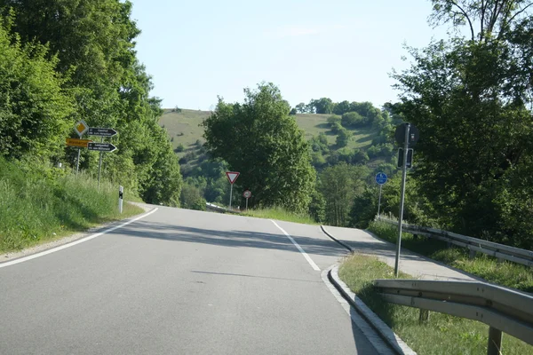 Estrada para a aldeia — Fotografia de Stock