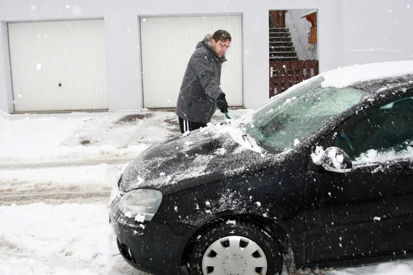 Winter car - boy remove — Stock Photo, Image