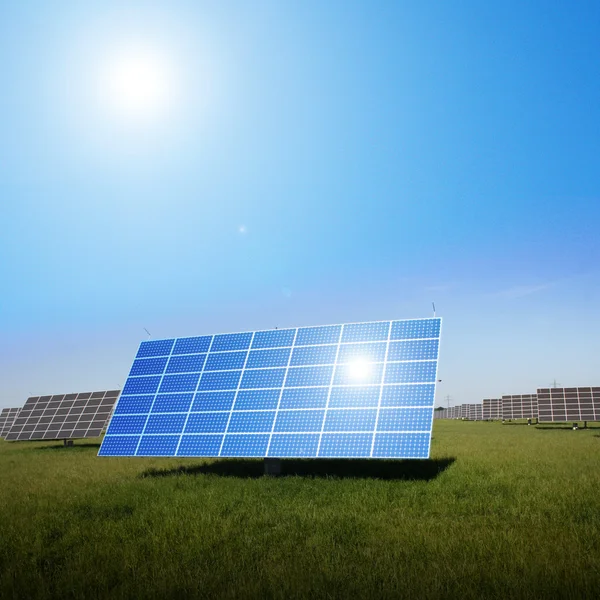 Feld für Solaranlagen — Stockfoto