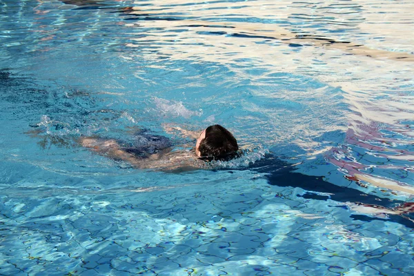Backstroke in water — Stock Photo, Image