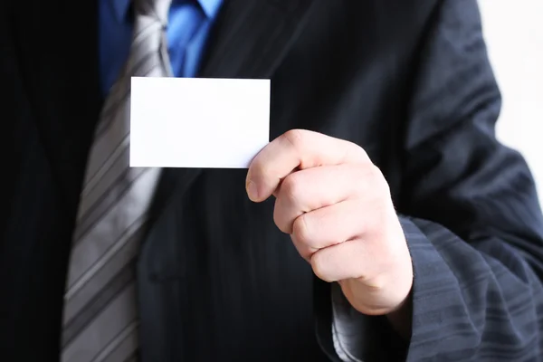 Успішний бізнесмен тримає порожню картку Стокова Картинка