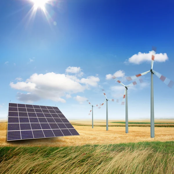 Turbinas eólicas y paneles solares — Foto de Stock
