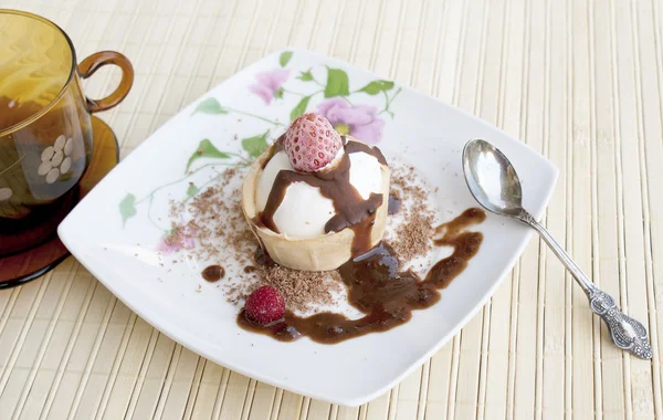 Dessert a cream ice-cream — Stock Photo, Image