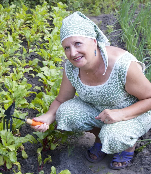 The happy woman grows up vegetables — Stock Photo, Image