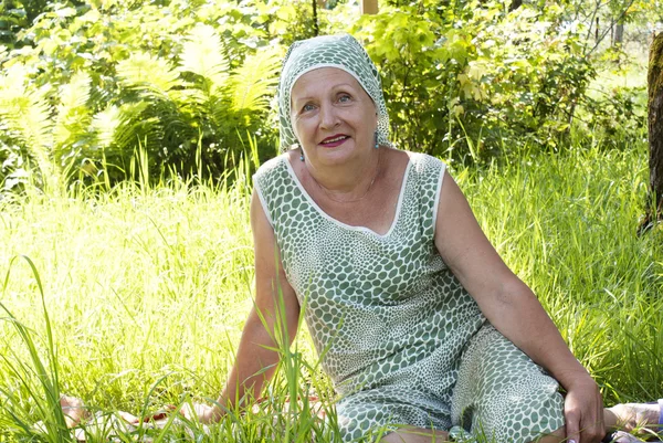 De senioren gelukkig lachende vrouw — Stockfoto