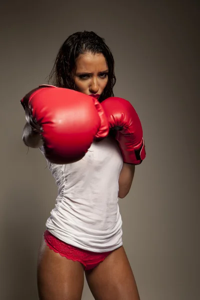 A boksz-kesztyűket lány — Stock Fotó