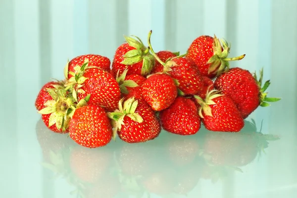 Tas de fraises fraîches . — Photo