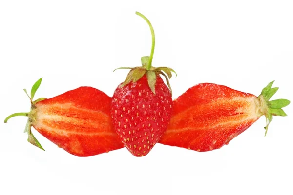 Dojrzałe plastry strawberries.isolated. — Zdjęcie stockowe