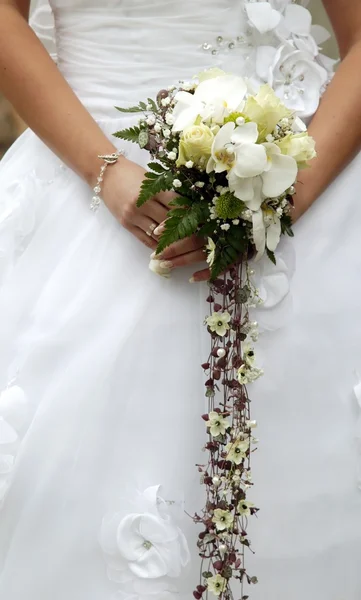 美丽的白色新娘捧花 — 图库照片