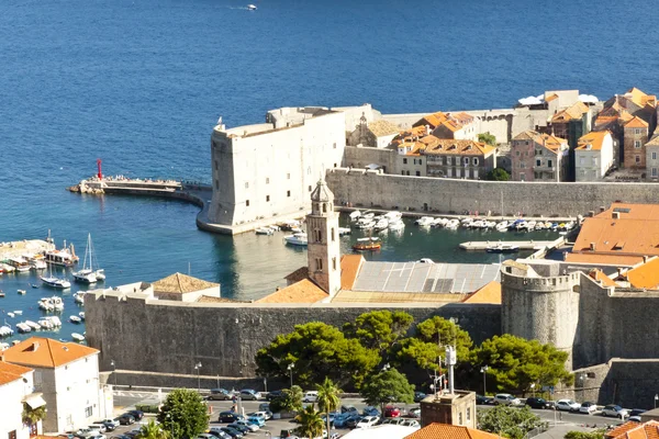 A légi felvétel a marina Dubrovnik. — Stock Fotó