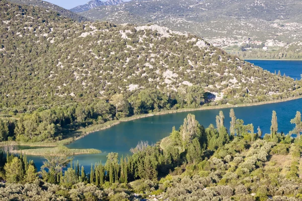 Vista sobre un pequeño lago en Croacia —  Fotos de Stock