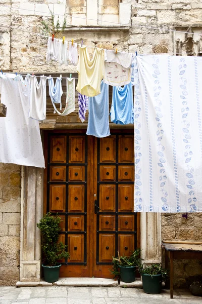 Porta de madeira marrom - Trogir, Croácia — Fotografia de Stock