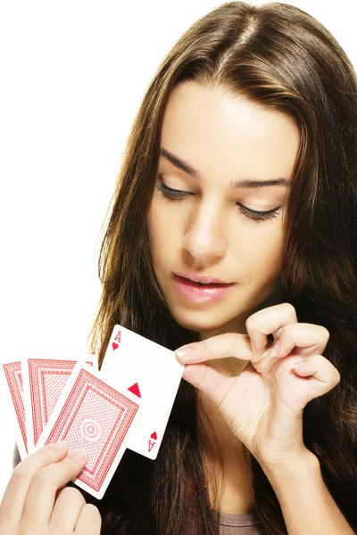 美丽的女人拿扑克卡 — 图库照片