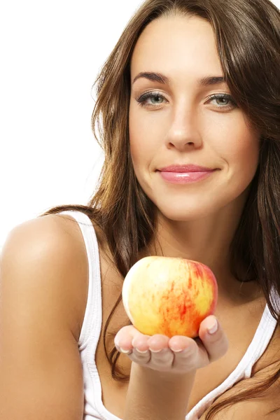 Красива жінка, що представляє яблуко — стокове фото