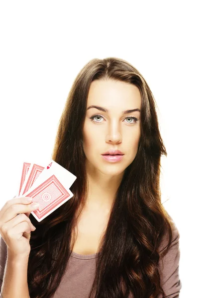 ポーカーのカードを保持している美しい女性 — ストック写真