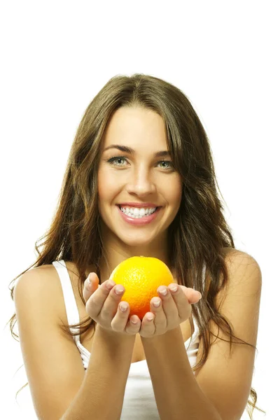 Ευτυχισμένη γυναίκα με ένα πορτοκαλί — Φωτογραφία Αρχείου