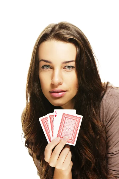 Mujer de aspecto tenso jugando póquer — Foto de Stock