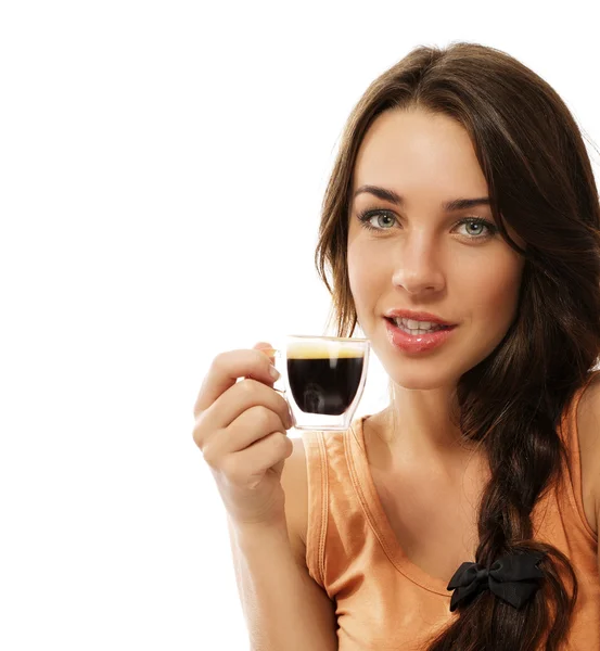 Красивая женщина с чашкой кофе эспрессо — стоковое фото