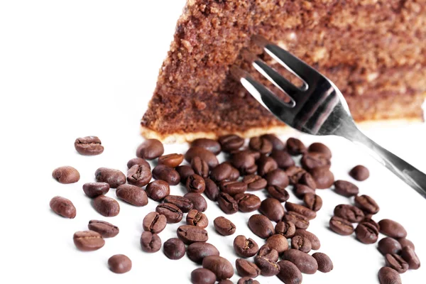 Çatal ve kahve çekirdekleri ile çikolatalı kek — Stok fotoğraf