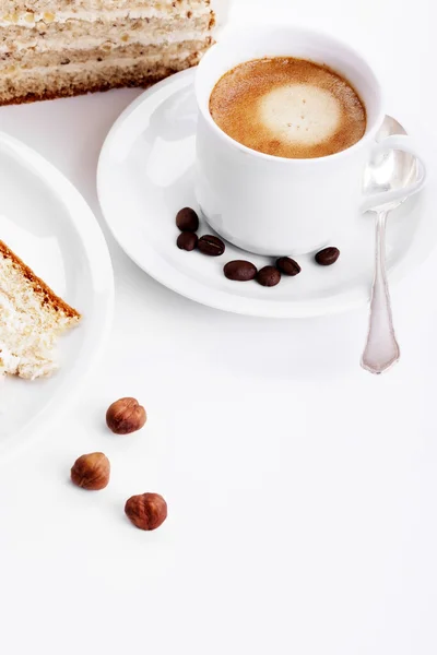 Café con una tarta de crema de nuez de mazorca —  Fotos de Stock