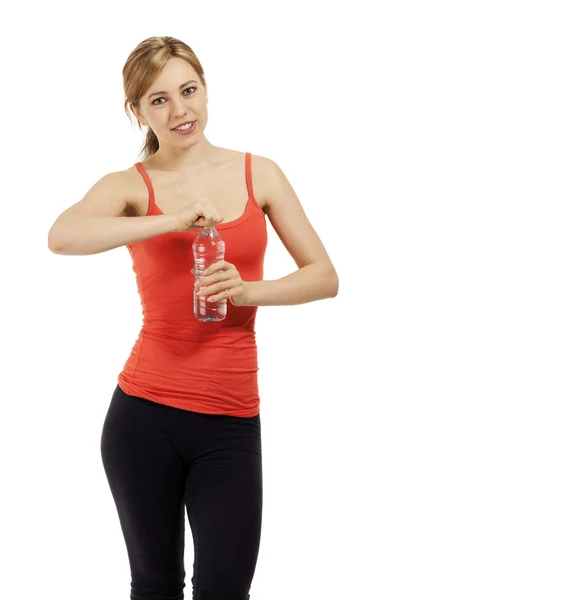 Fitnessfrau öffnet Flasche mit Wasser — Stockfoto