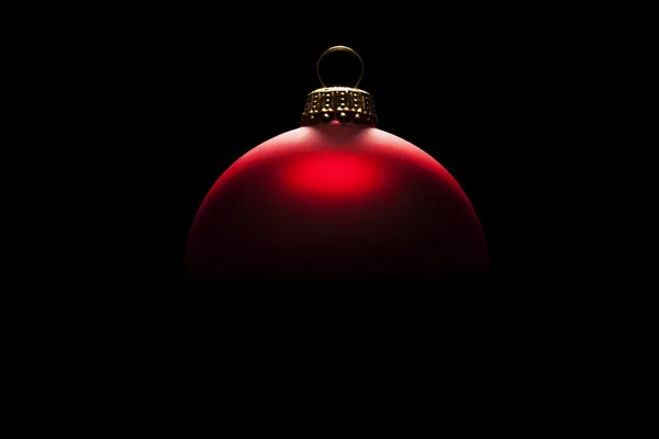 Weihnachtskugel in angespanntem Licht — Stockfoto