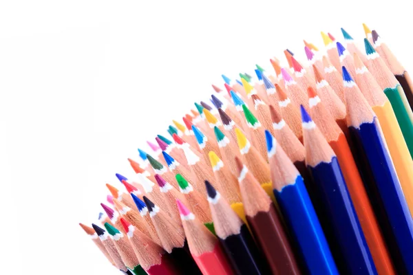 Kolor ołówki izolowane na białym tle zbliżenie — Zdjęcie stockowe