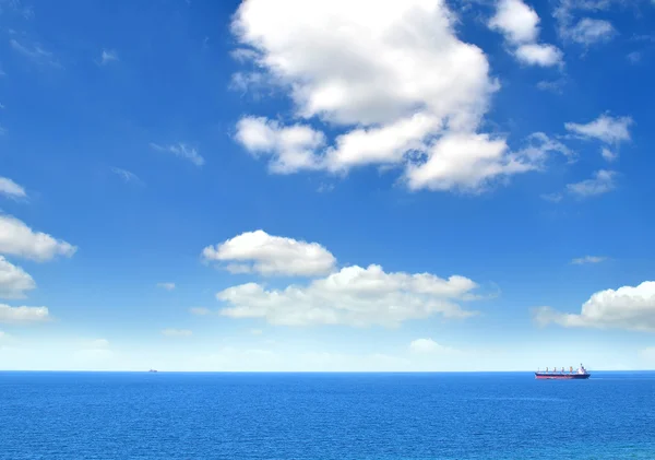 Buque de carga en el mar — Foto de Stock