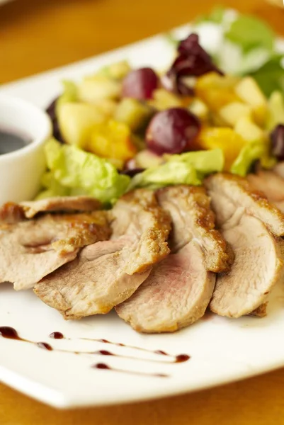 Duck breast with fruit flambe and berry sauce — Stock Photo, Image
