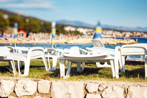 Plastic Sun loungers at beach — Stock Photo, Image