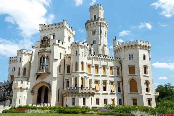 Знаменитий білий замок Hluboka nad Vltavou — стокове фото