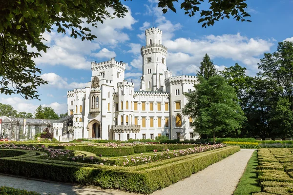 Castelo branco famoso Hluboka nad Vltavou — Fotografia de Stock