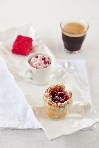 Dessert trio con caffè — Foto Stock