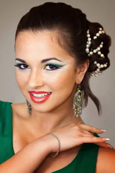 Ładna dziewczyna z orientalnym makijaż — Zdjęcie stockowe