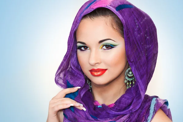 Ładna dziewczyna z orientalnym makijaż — Zdjęcie stockowe