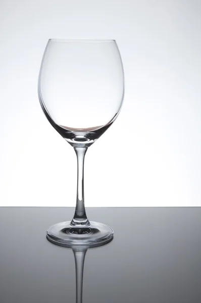 Weinglas als weißer isolierter Hintergrund — Stockfoto