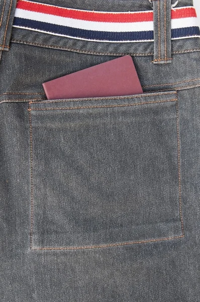 Passaporte colocado no bolso Jean — Fotografia de Stock