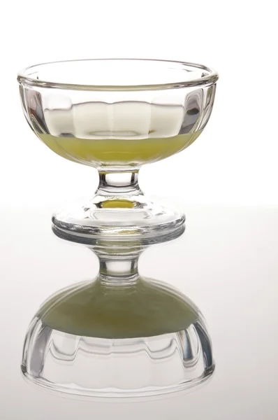 Cocktail i glaset med spegel reflaection — Stockfoto